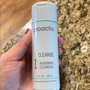 Proactiv renewing cleanser